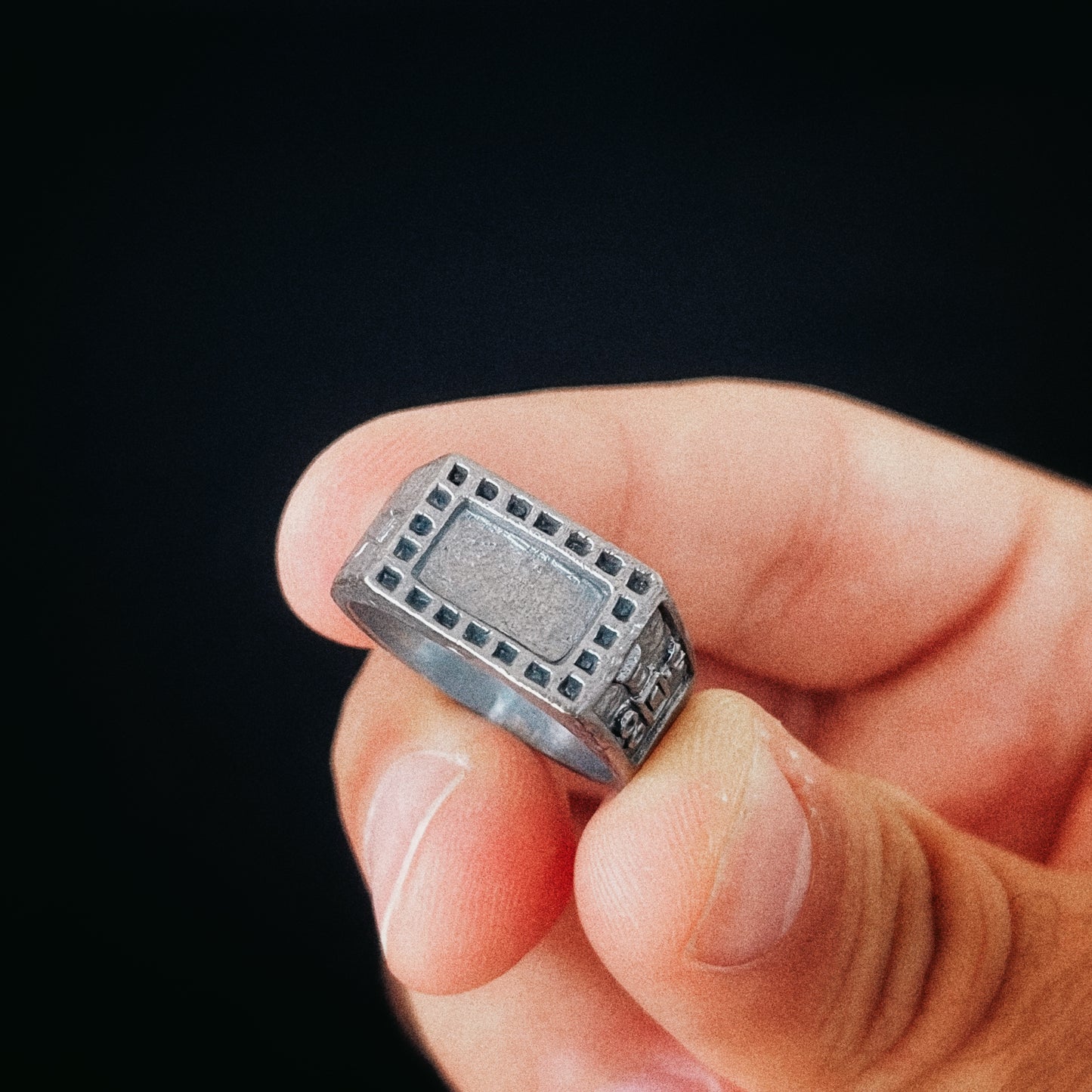 Le Cinéma Signet Ring
