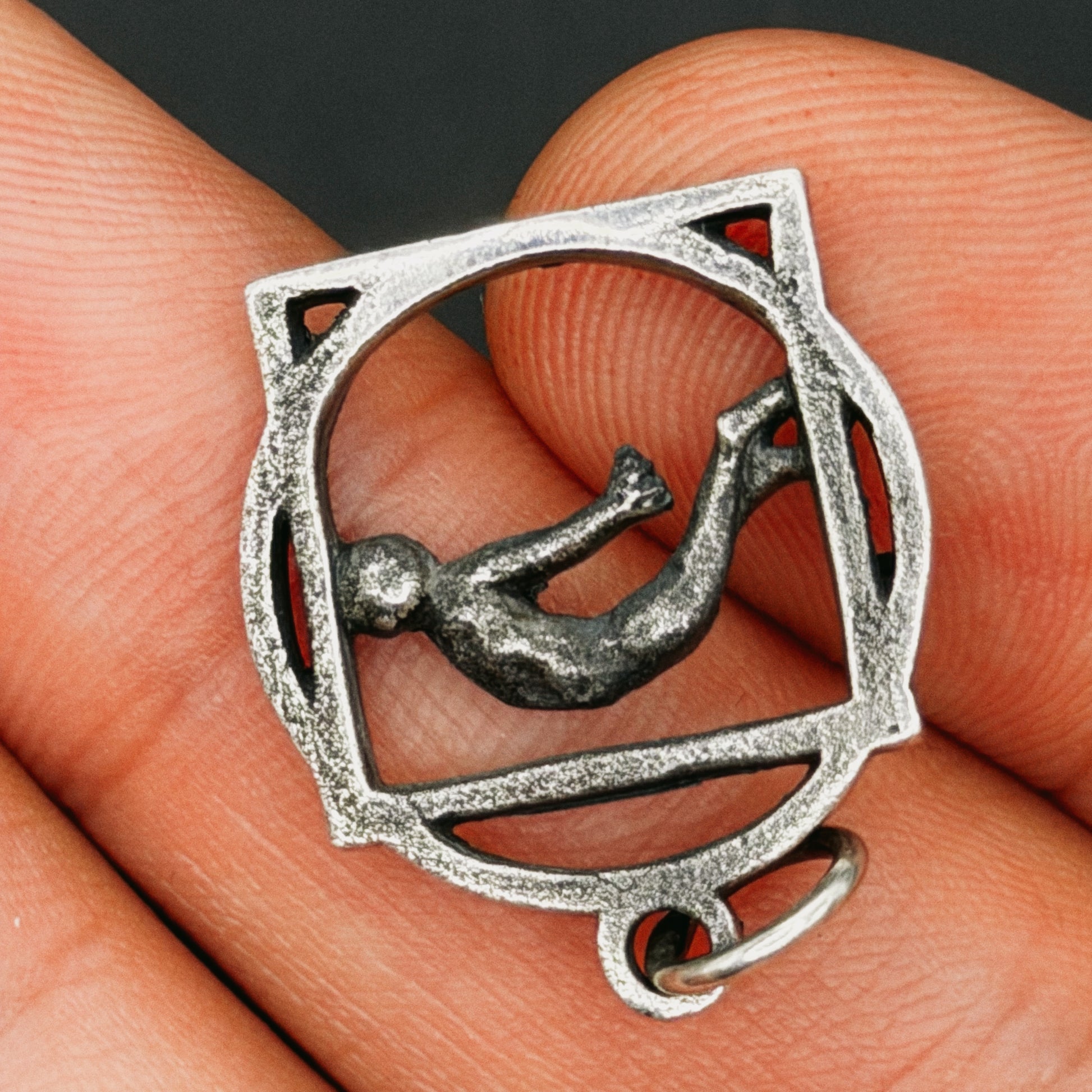 side view of the pendant