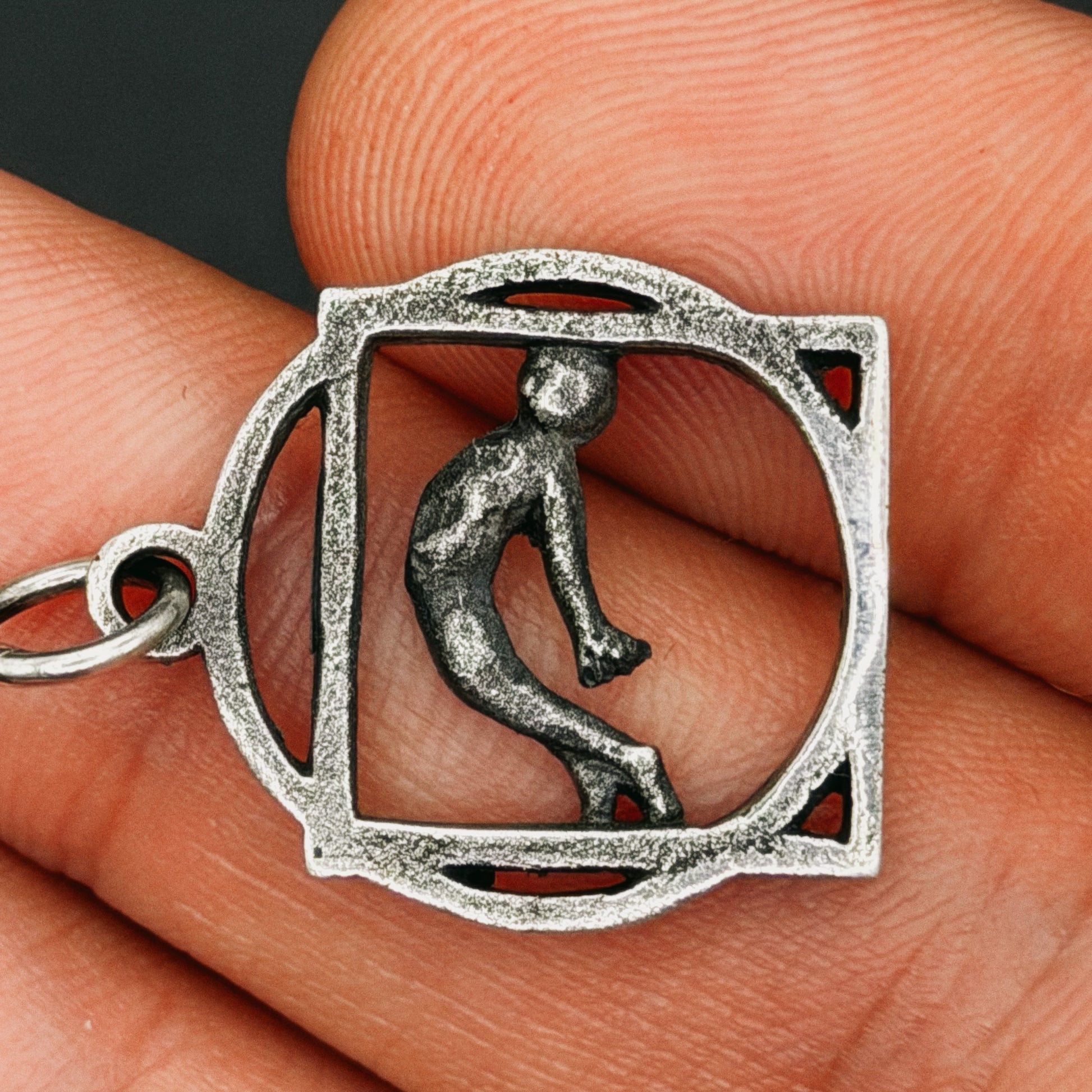 close up look of the pendant