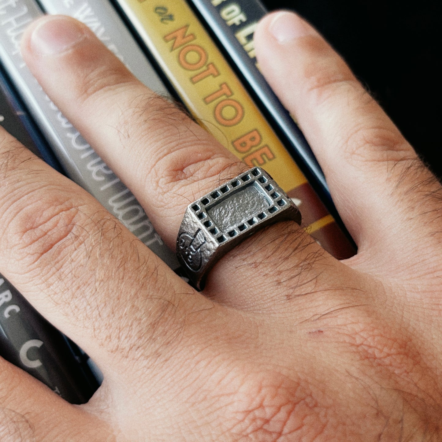 Le Cinéma Signet Ring