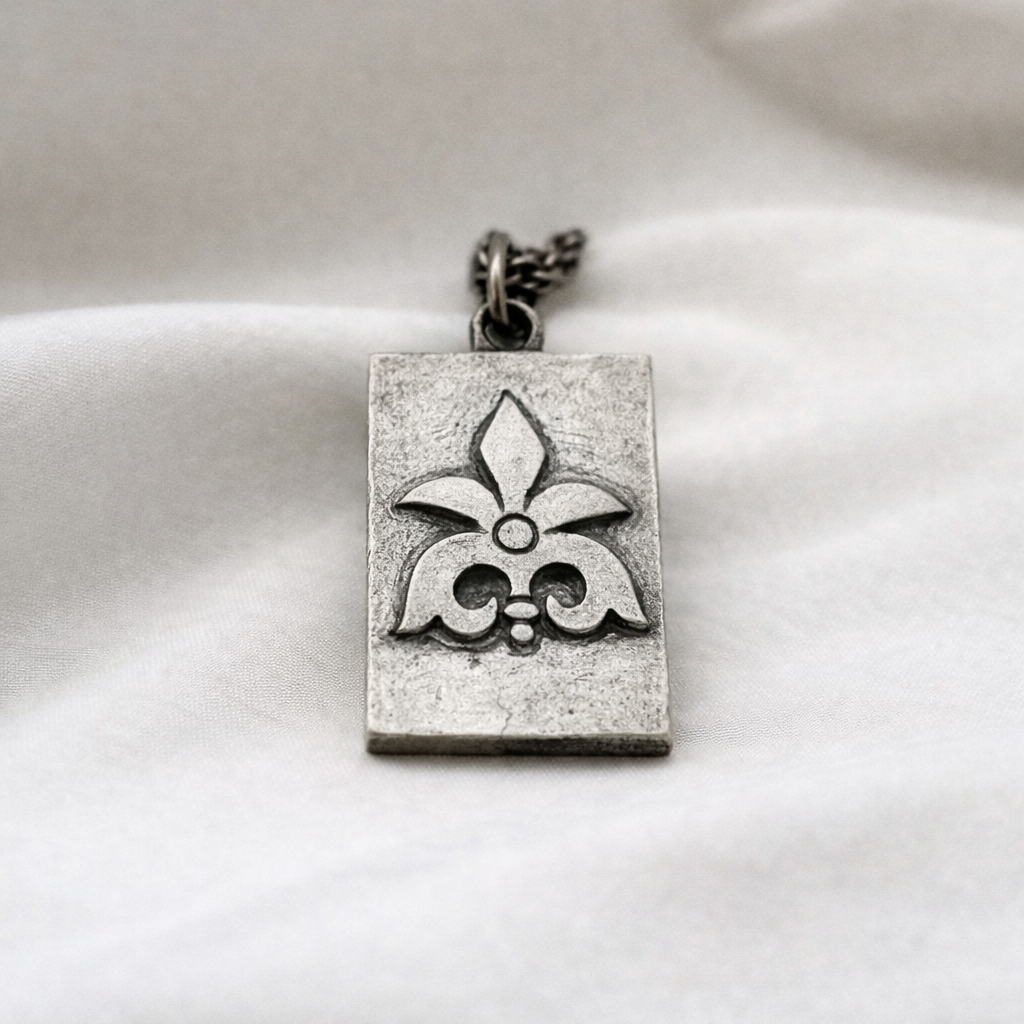 Alhambra Floral Silver Pendant - Hidden Depths  
