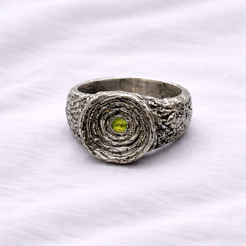 The Abyss Ring With Natural Gemstones - Hidden Depths  12 / Peridot